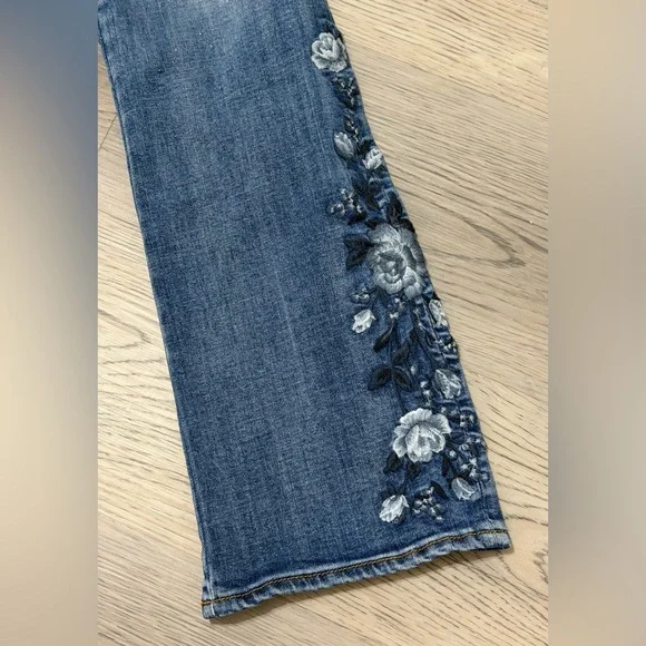 DRIFTWOOD Kelly Flare Jeans Blue Floral Embroidering Size 28 /33 (6US) WORN ONCE - Picture 2 of 11
